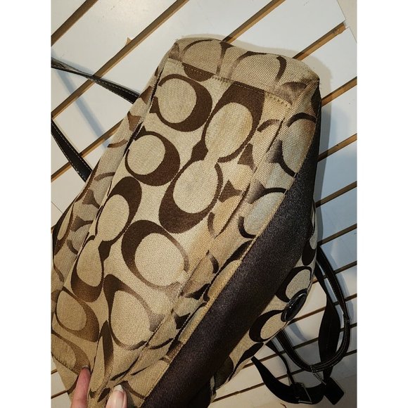 Coach diaper bag Decent Shape Stain On Bottom - Picture 3 of 3